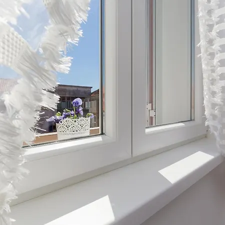 Boutique With Balconies, In Walking Distance To The Sea Апартаменты