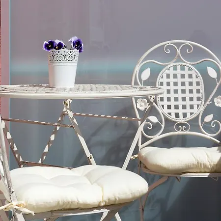 Boutique With Balconies, In Walking Distance To The Sea Задар