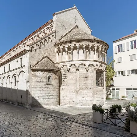 Boutique With Balconies, In Walking Distance To The Sea Апартаменты Задар