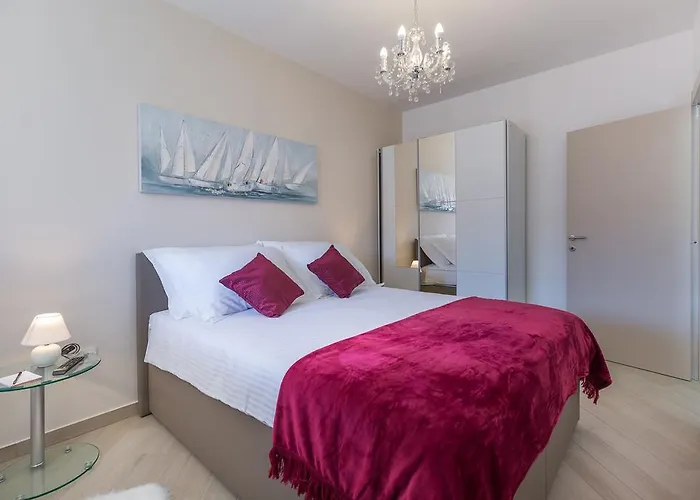 Boutique With Balconies, In Walking Distance To The Sea Daire Zadar