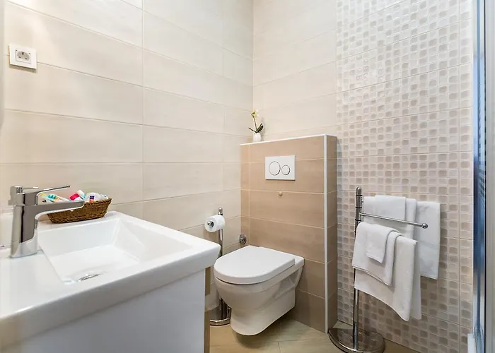 Boutique With Balconies, In Walking Distance To The Sea Daire