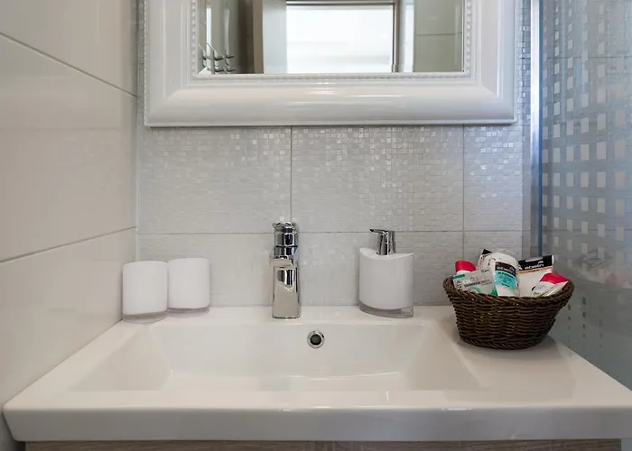Boutique With Balconies, In Walking Distance To The Sea Daire *