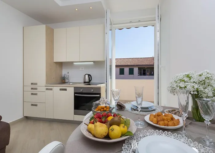 Daire Boutique With Balconies, In Walking Distance To The Sea Zadar
