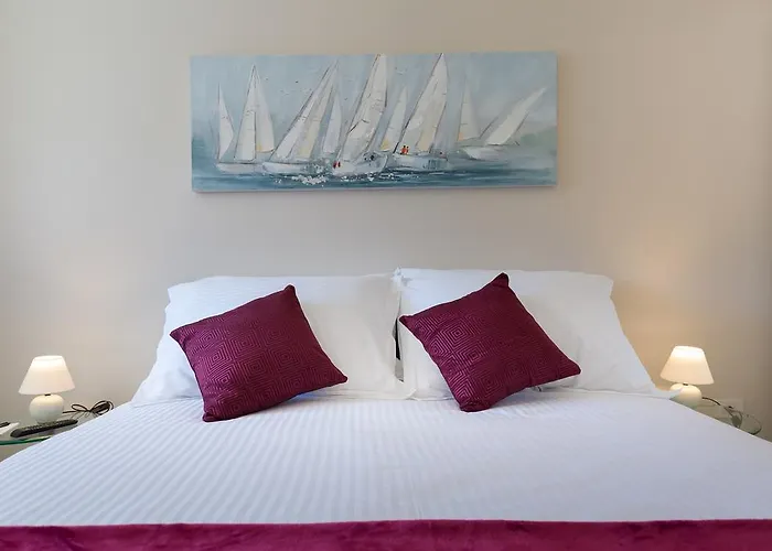 Boutique With Balconies, In Walking Distance To The Sea Daire