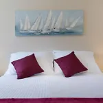 Boutique With Balconies, In Walking Distance To The Sea Apartment