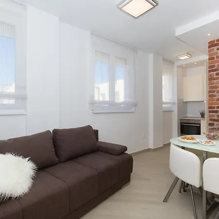 Boutique With Balconies, In Walking Distance To The Sea Διαμέρισμα